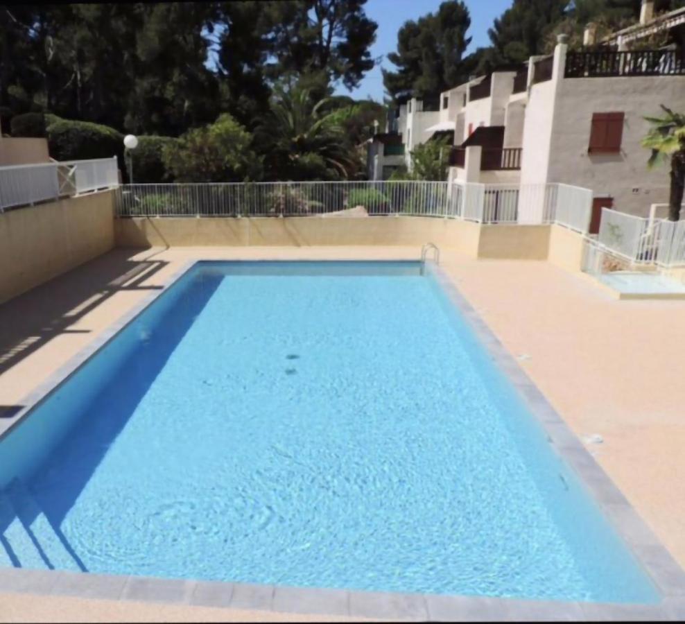 Les Pierreplane Apartment Бандол Екстериор снимка